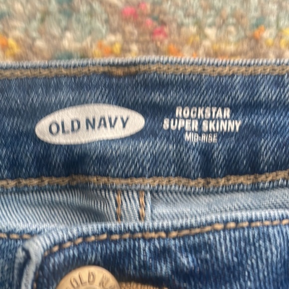Old Navy Rockstar Super Skinny Mid-Rise - Picture 2 of 4